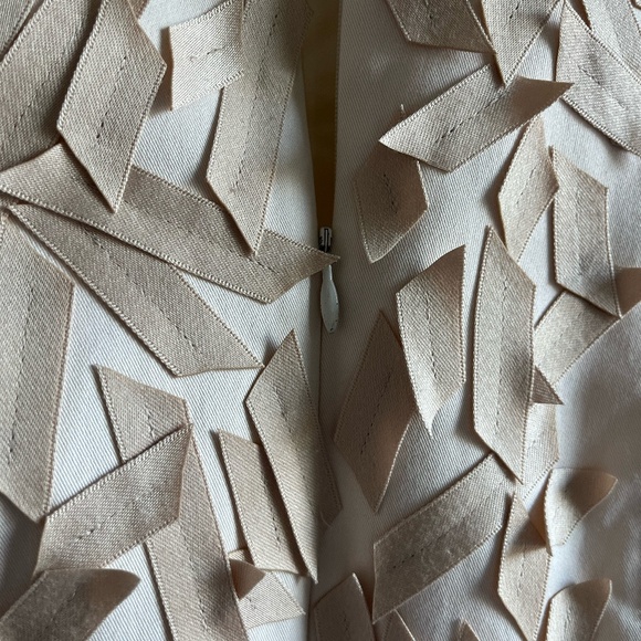 AKRIS PUNTO | Crew Neck Knee Length Embellished Design Dress in Ivory | Size 8 - Picture 6 of 9